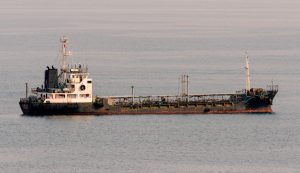 Нафта росіян зависла в морі. Кремль не може її продати через санкції